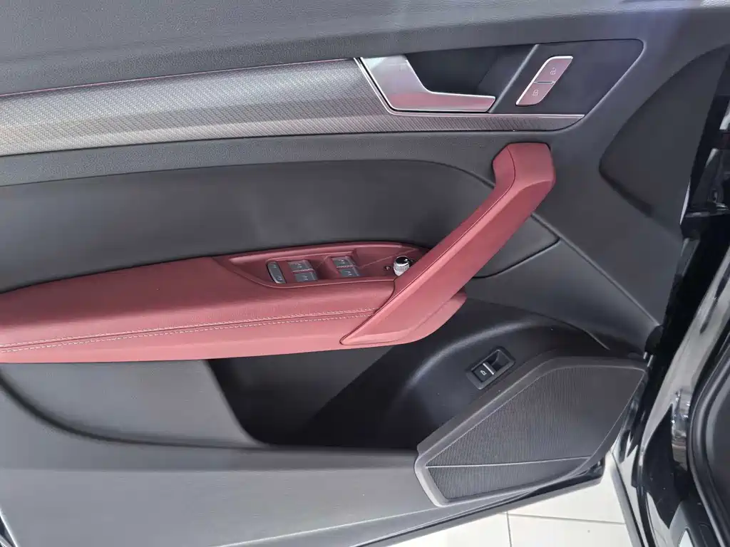 Audi Q5L 2023 — фото 4