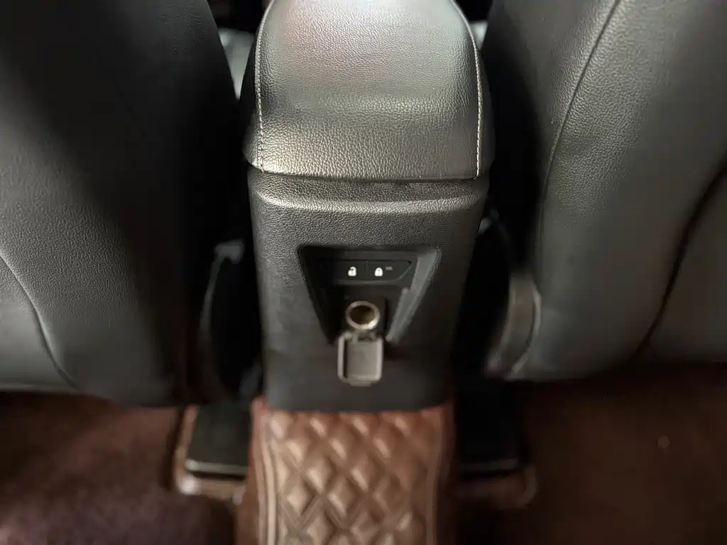 Ford Escort 2018 — фото 18