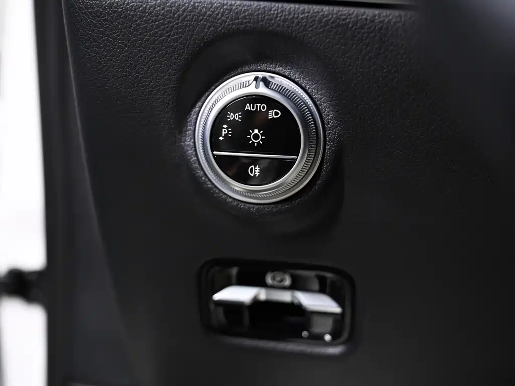 Mercedes-Benz C-Class 2023 — фото 10