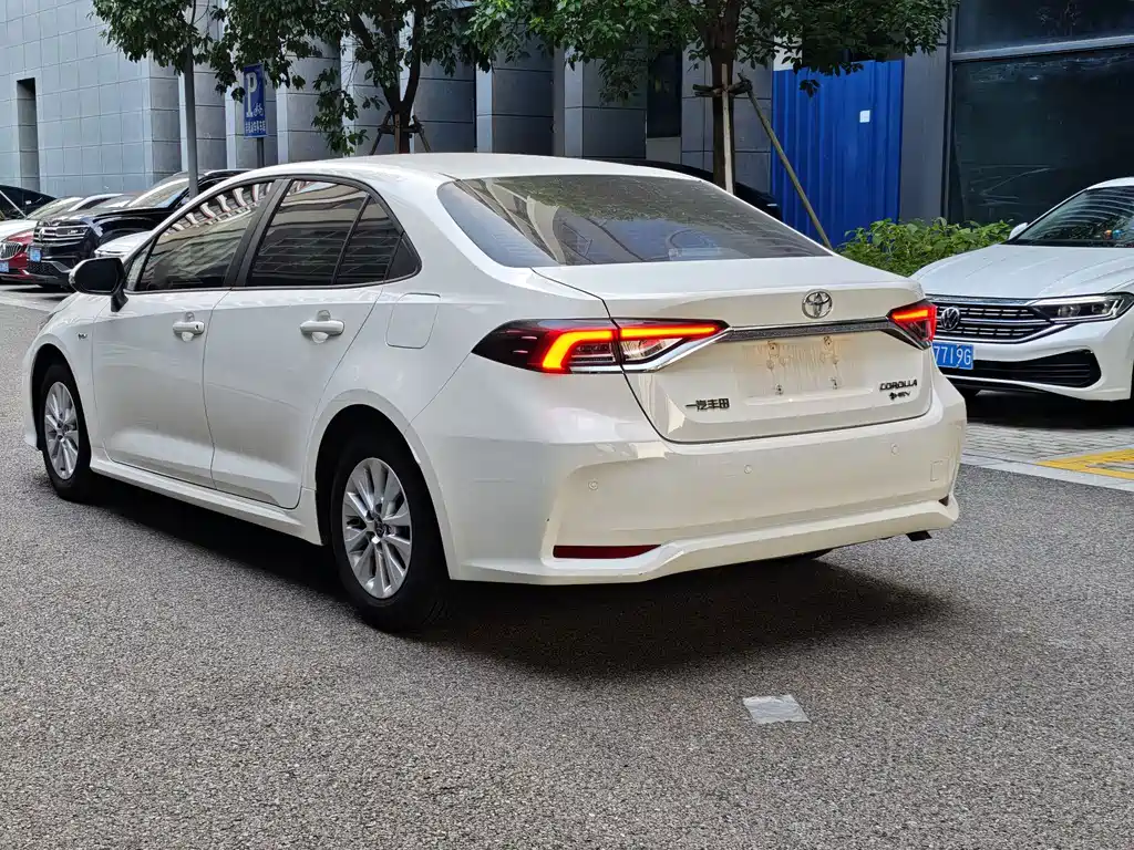 Toyota Corolla 2025 — фото 15
