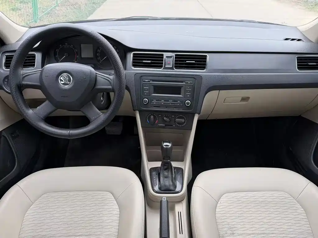 Skoda Rapid 2013 — фото 8