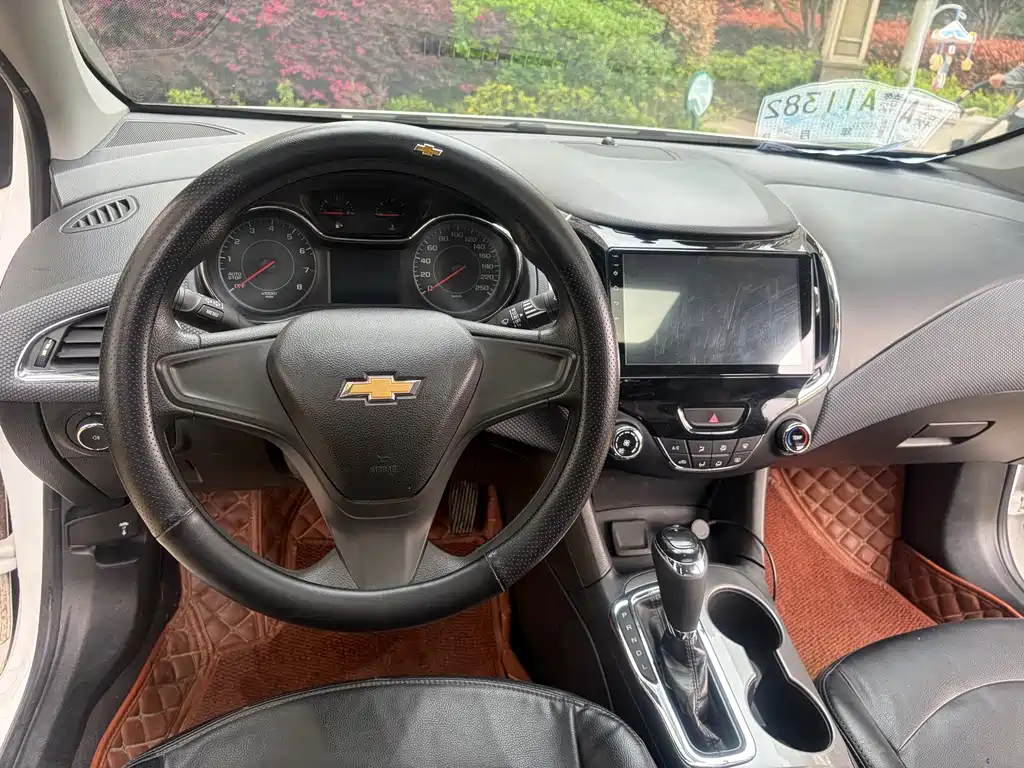 Chevrolet Cruze 2018 — фото 13
