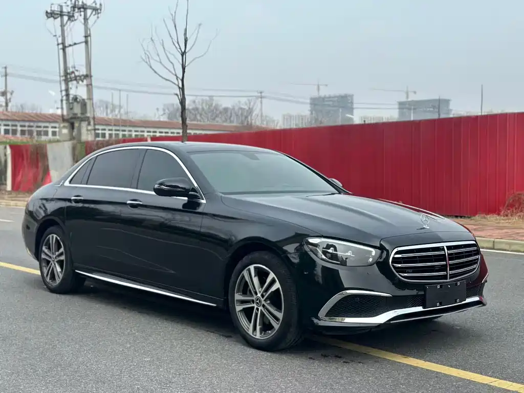 Mercedes-Benz E-Class 2022 — фото 1