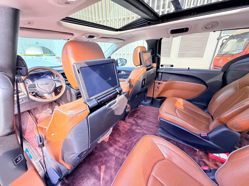 Chrysler Grand Voyager 2019 — фото 12