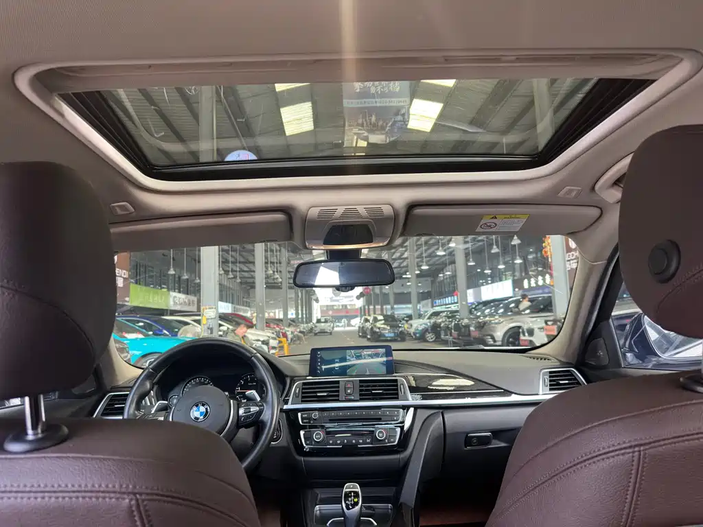 BMW 3 Series 2018 — фото 13