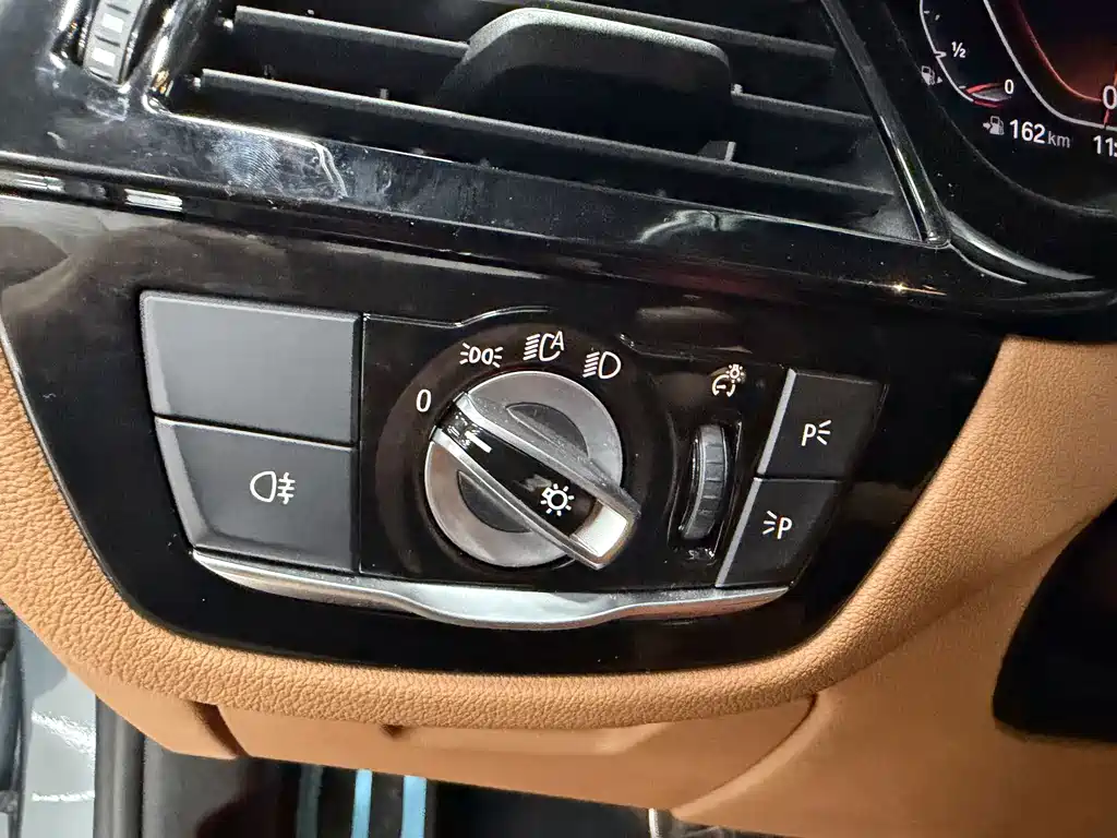BMW 5 Series 2022 — фото 16