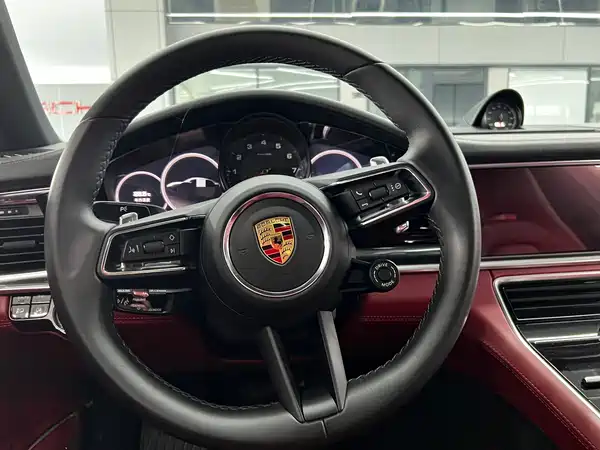 Porsche Panamera 2021