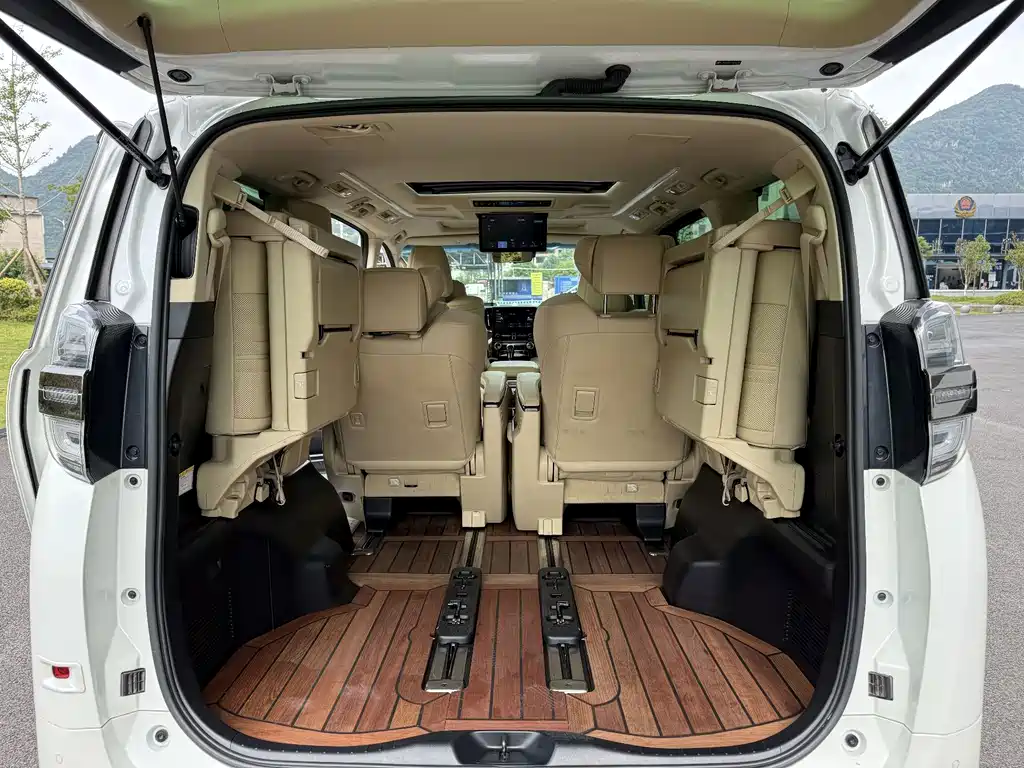 Toyota Vellfire 2023 — фото 11