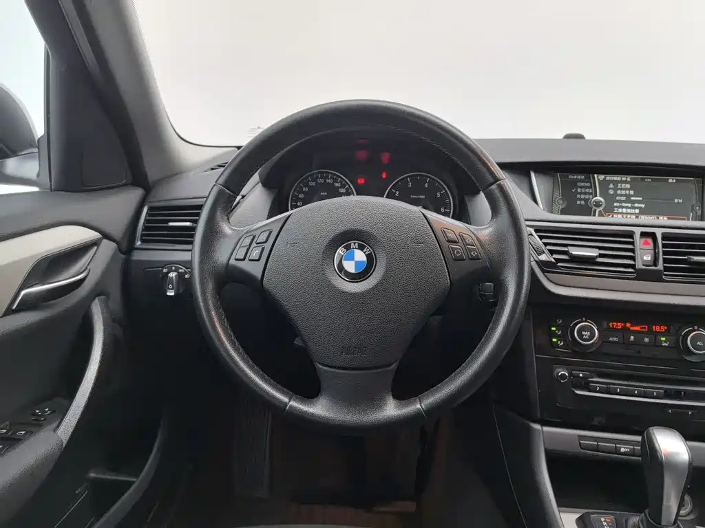 BMW X1 2014 — фото 11