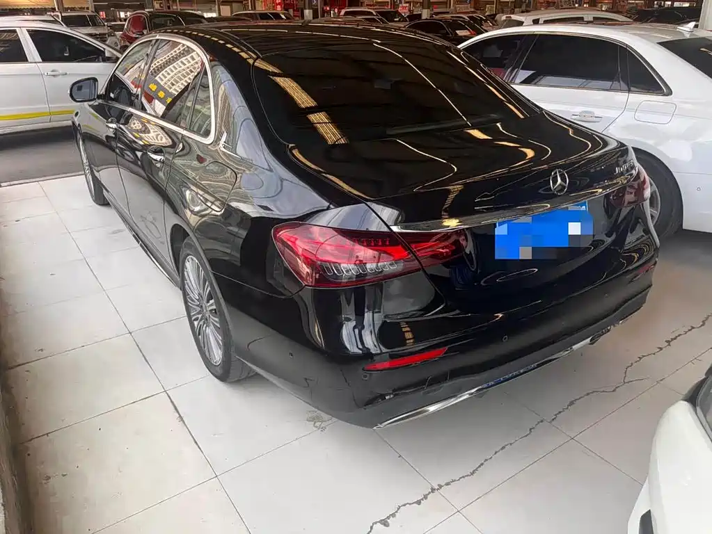 Mercedes-Benz E-Class 2023 — фото 15