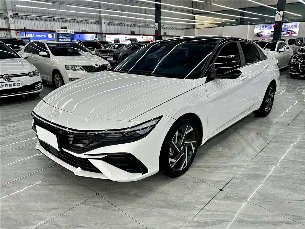 Hyundai Elantra 2024 — фото 1