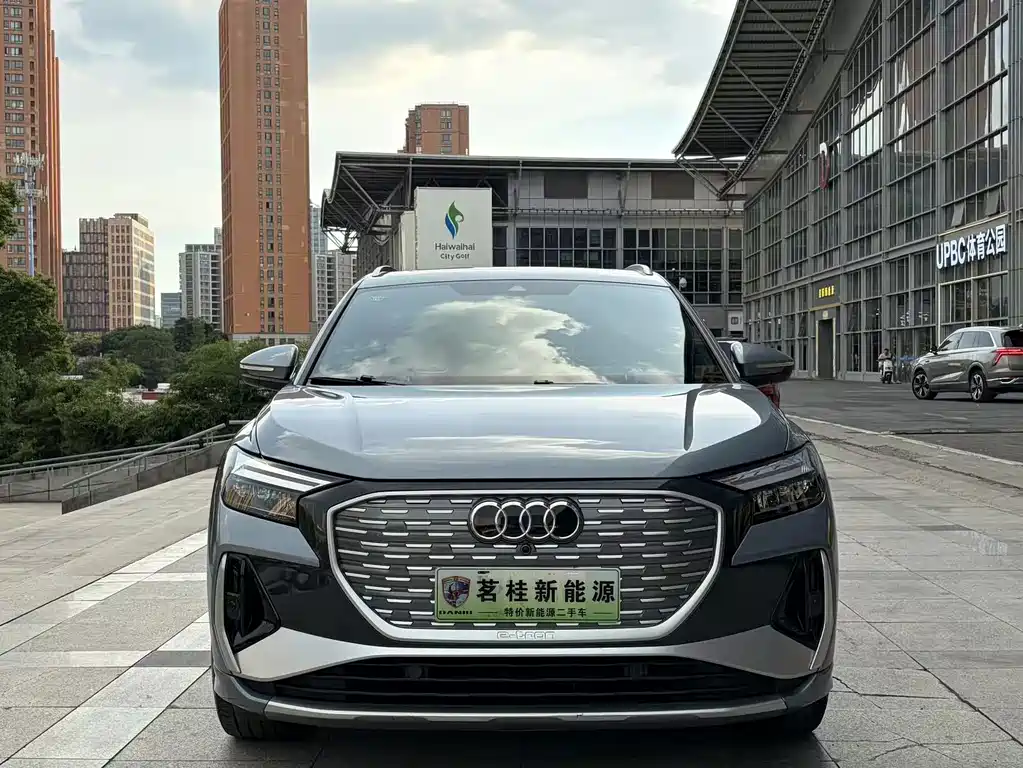Audi Q4 E-Tron 2022 — фото 2