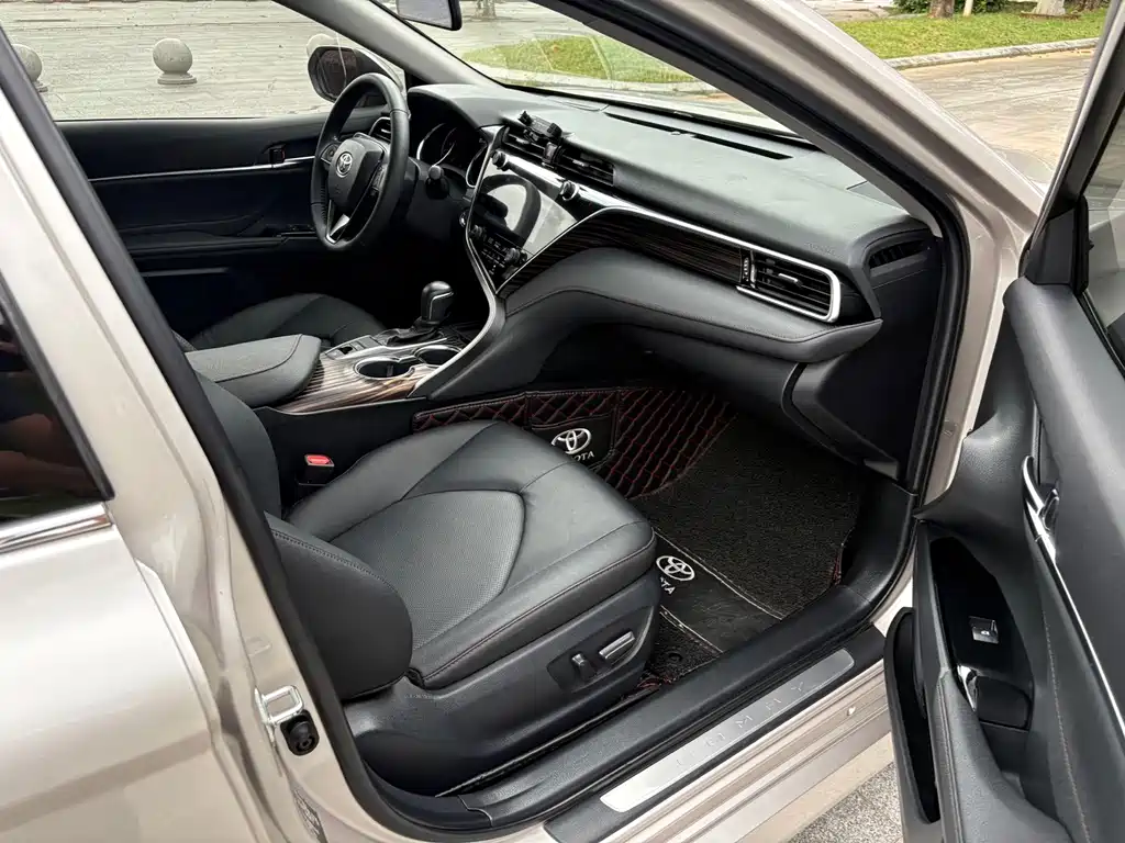 Toyota Camry 2020 — фото 10