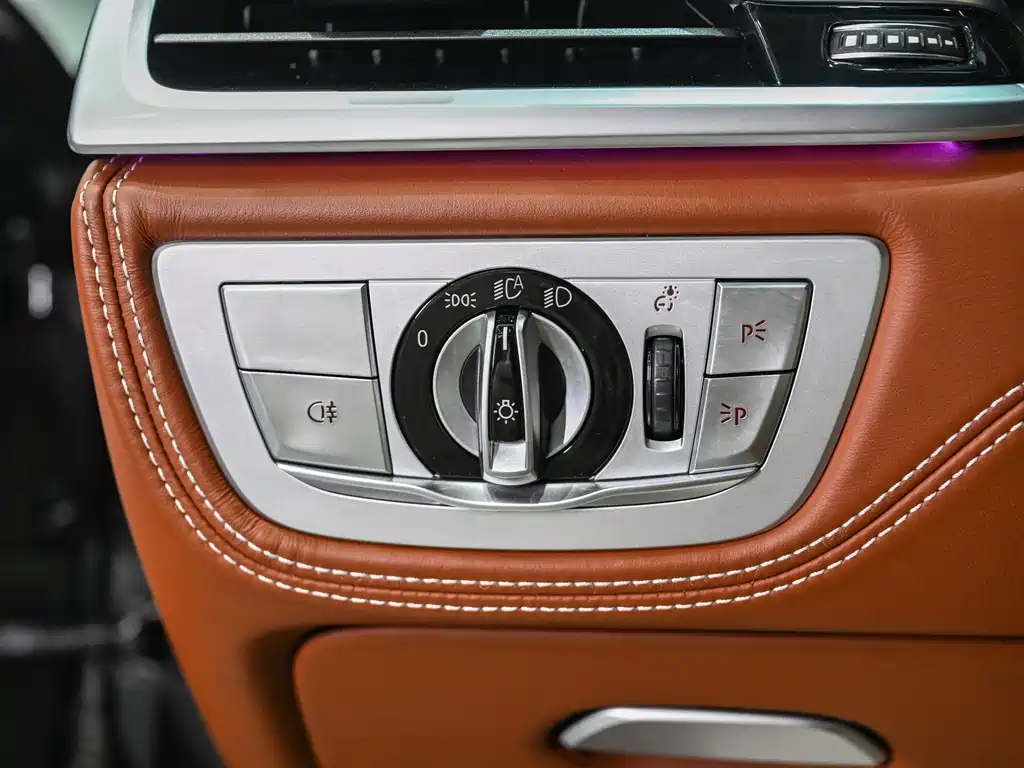 BMW 7 Series 2021 — фото 16