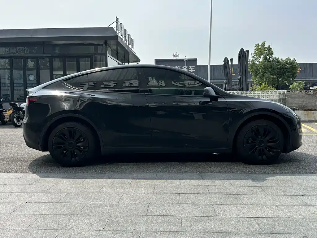 Tesla Model Y 2023 — фото 3