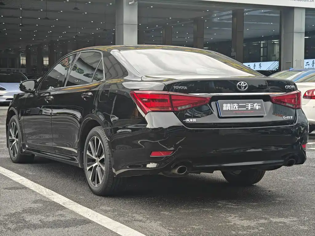 Toyota Crown 2018 — фото 15
