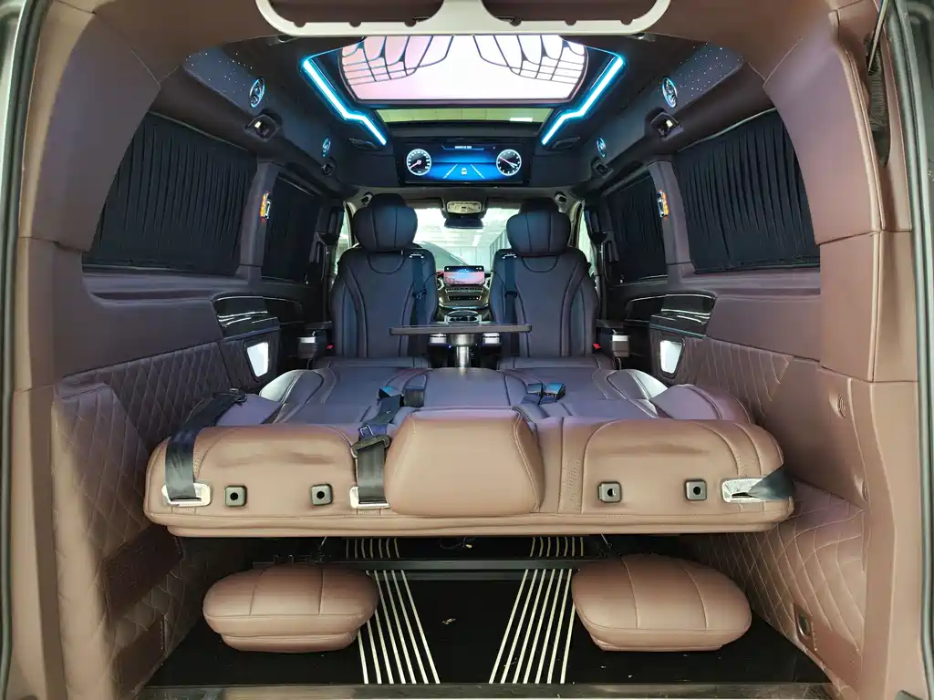 Mercedes-Benz V-Class 2022 — фото 16