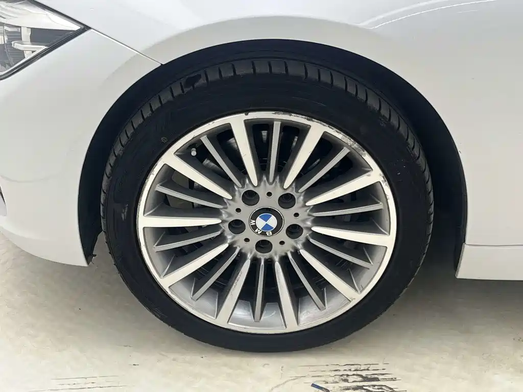 BMW 3 Series 2018 — фото 10