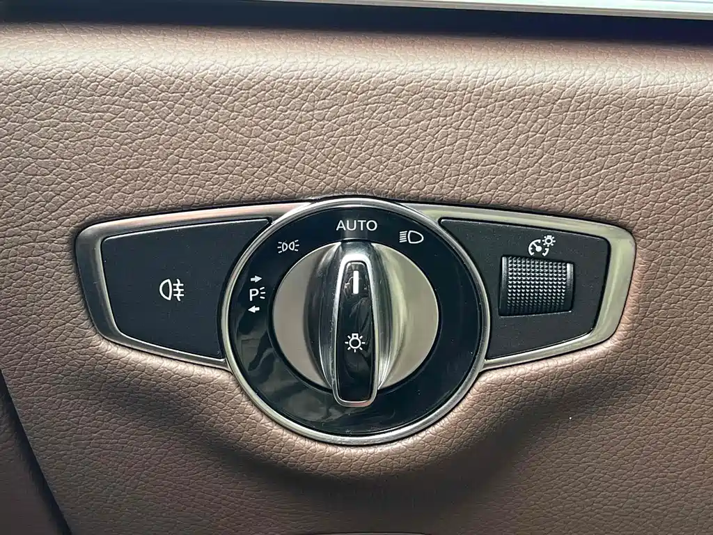 Mercedes-Benz E-Class 2023 — фото 13