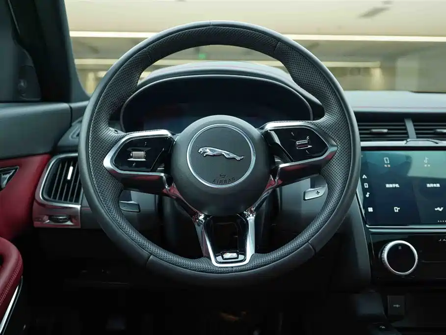 Jaguar E-PACE 2023 — фото 18