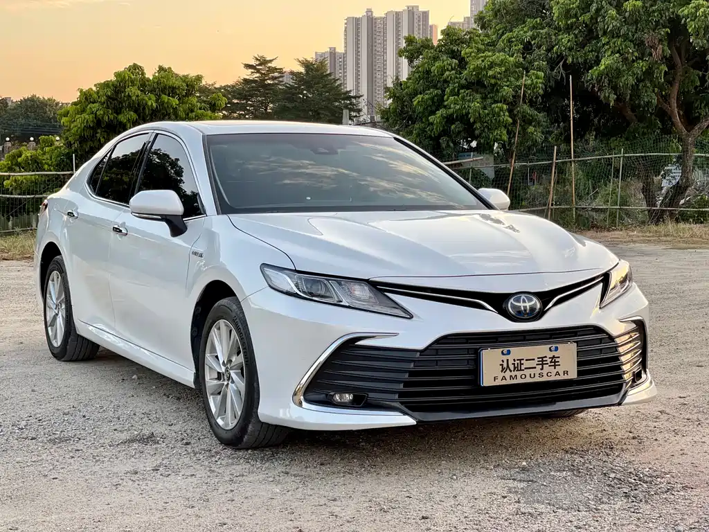 Toyota Camry 2021 — фото 3
