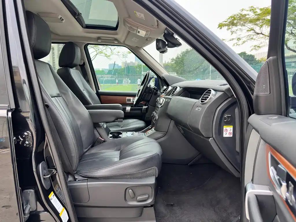 Land Rover Discovery 2015 — фото 11
