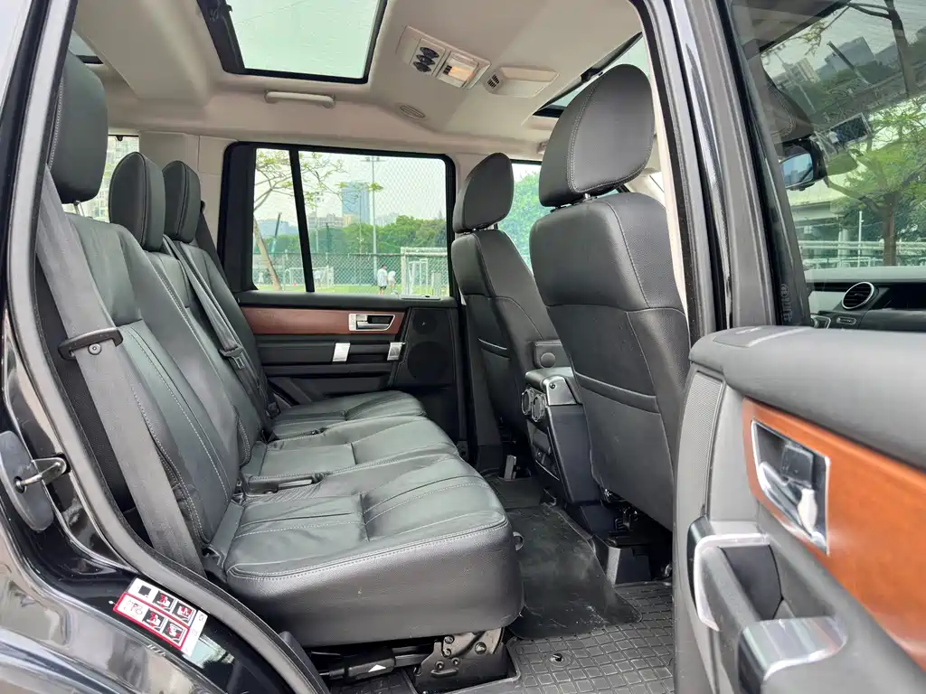 Land Rover Discovery 2015 — фото 12