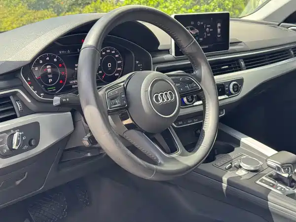Audi A4L 2018