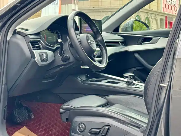 Audi A4L 2020