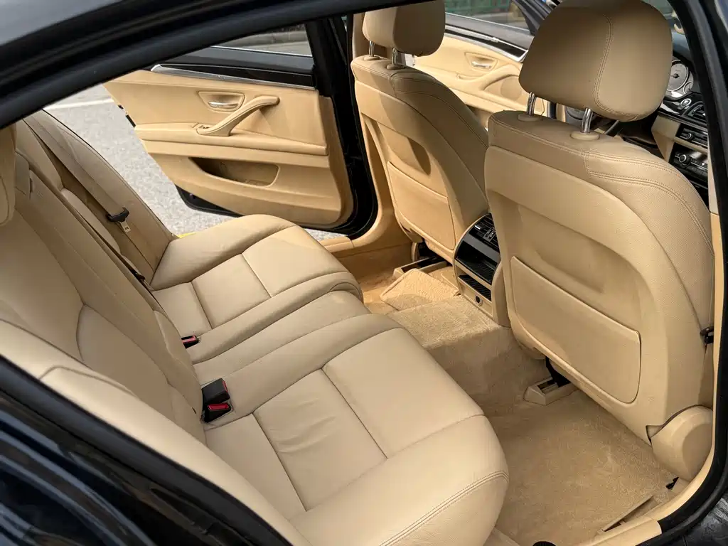 BMW 5 Series 2015 — фото 10