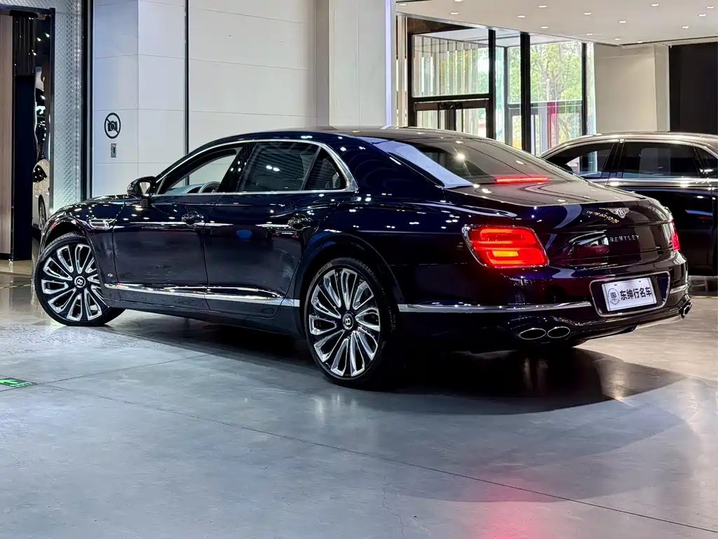 Bentley Flying Spur 2024 — фото 4