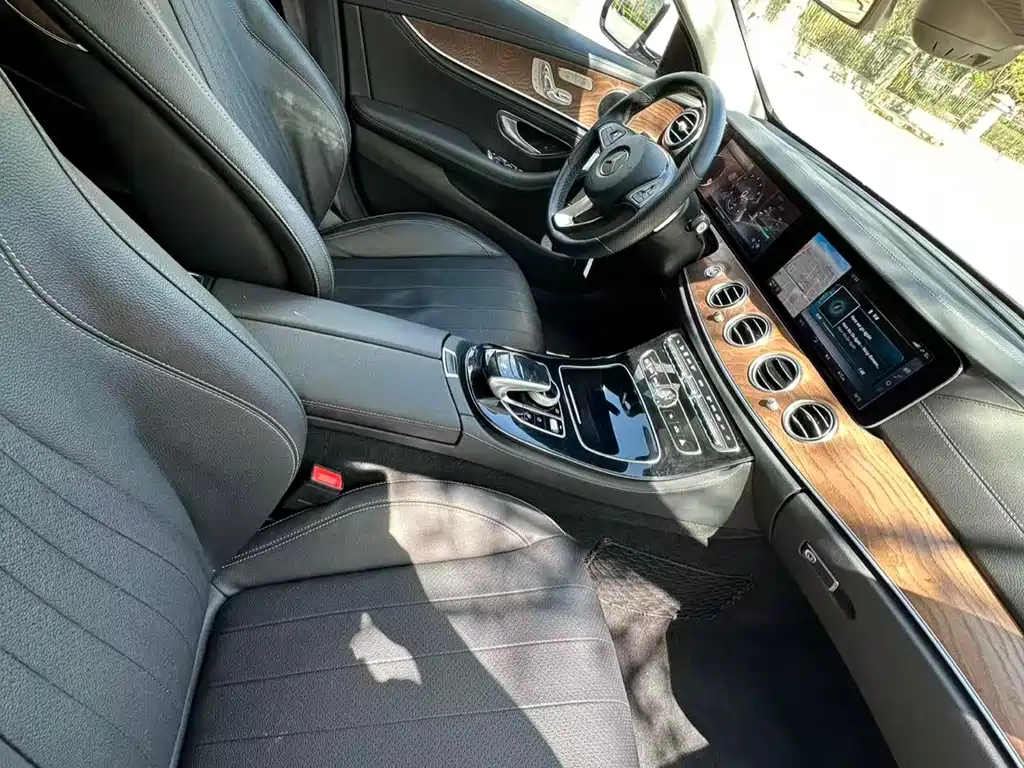 Mercedes-Benz E-Class 2016 — фото 19