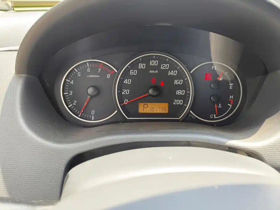 Suzuki Swift 2015 — фото 14