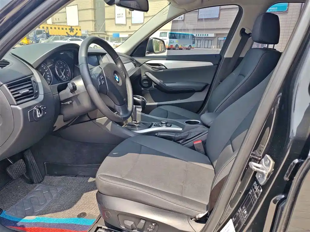 BMW X1 2014 — фото 9