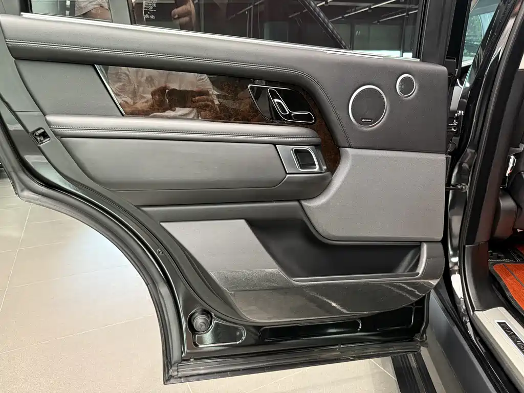 Land Rover Range Rover 2019 — фото 12