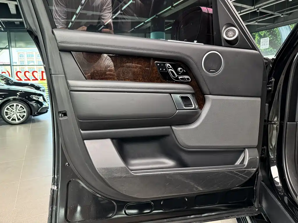 Land Rover Range Rover 2019 — фото 8