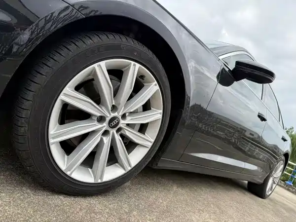Audi A6L 2023