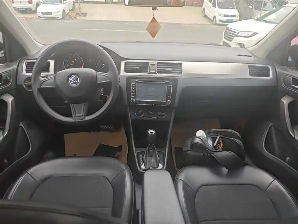 Skoda Rapid Spaceback 2014 — фото 10