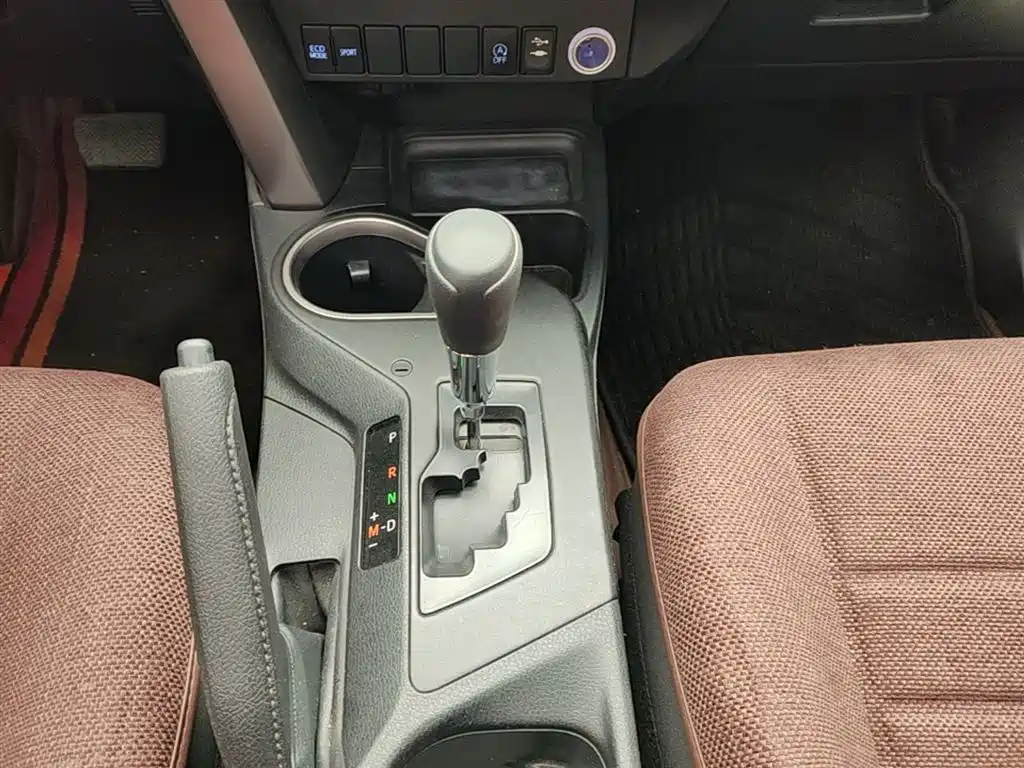 Toyota RAV4 2018 — фото 14