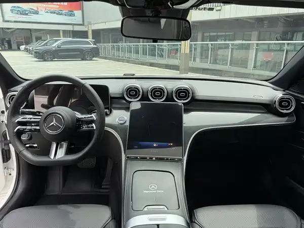Mercedes-Benz C-Class 2024