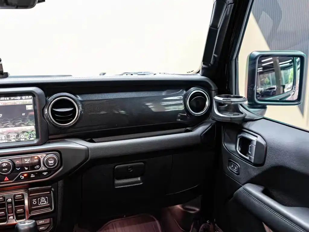 Jeep Wrangler 2022 — фото 10