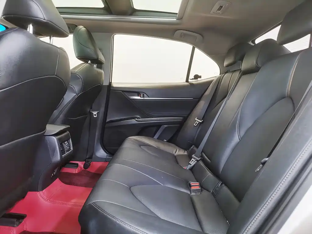 Toyota Camry 2022 — фото 16
