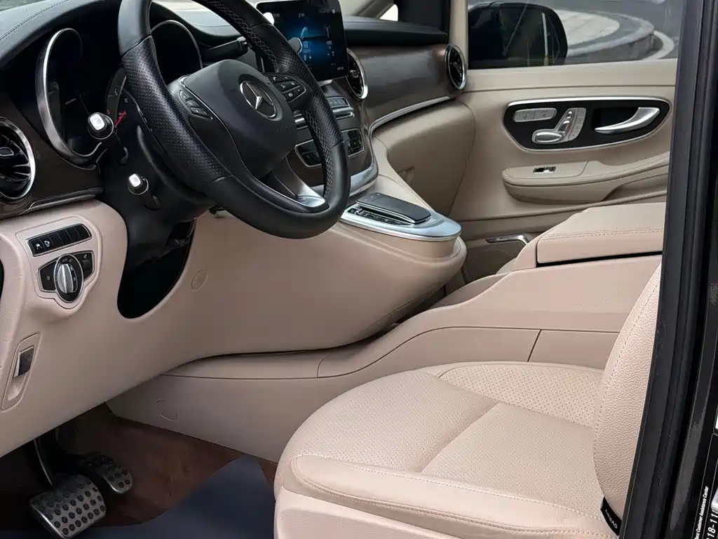 Mercedes-Benz V-Class 2022 — фото 10