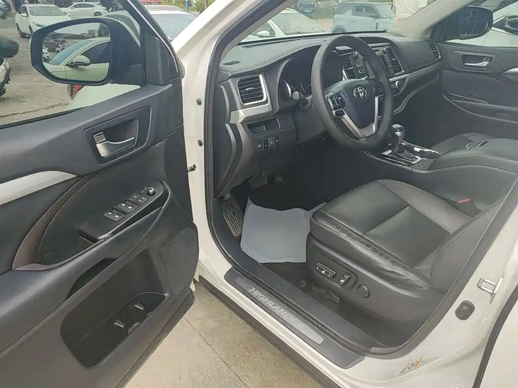 Toyota Highlander 2018 — фото 16