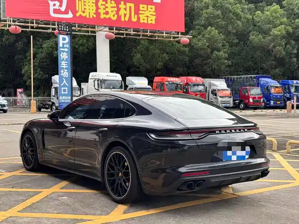 Porsche Panamera 2023