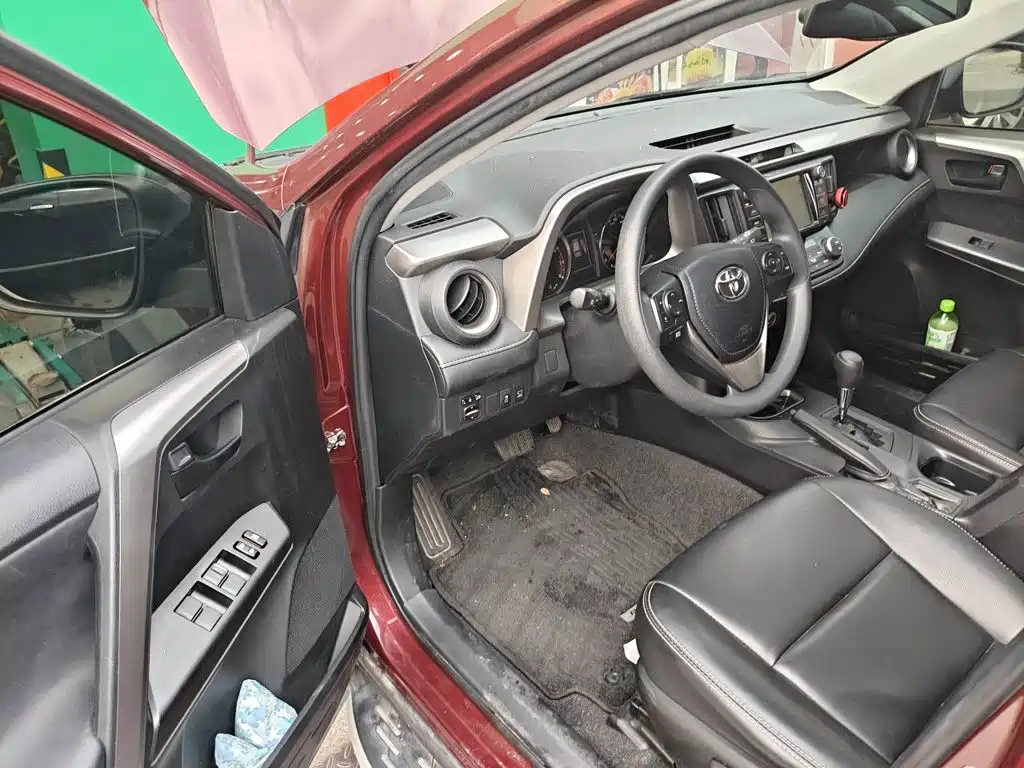 Toyota RAV4 2019 — фото 14