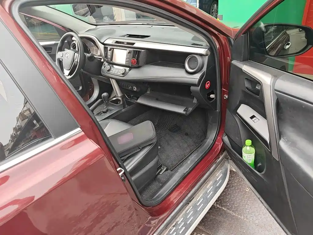 Toyota RAV4 2019 — фото 20