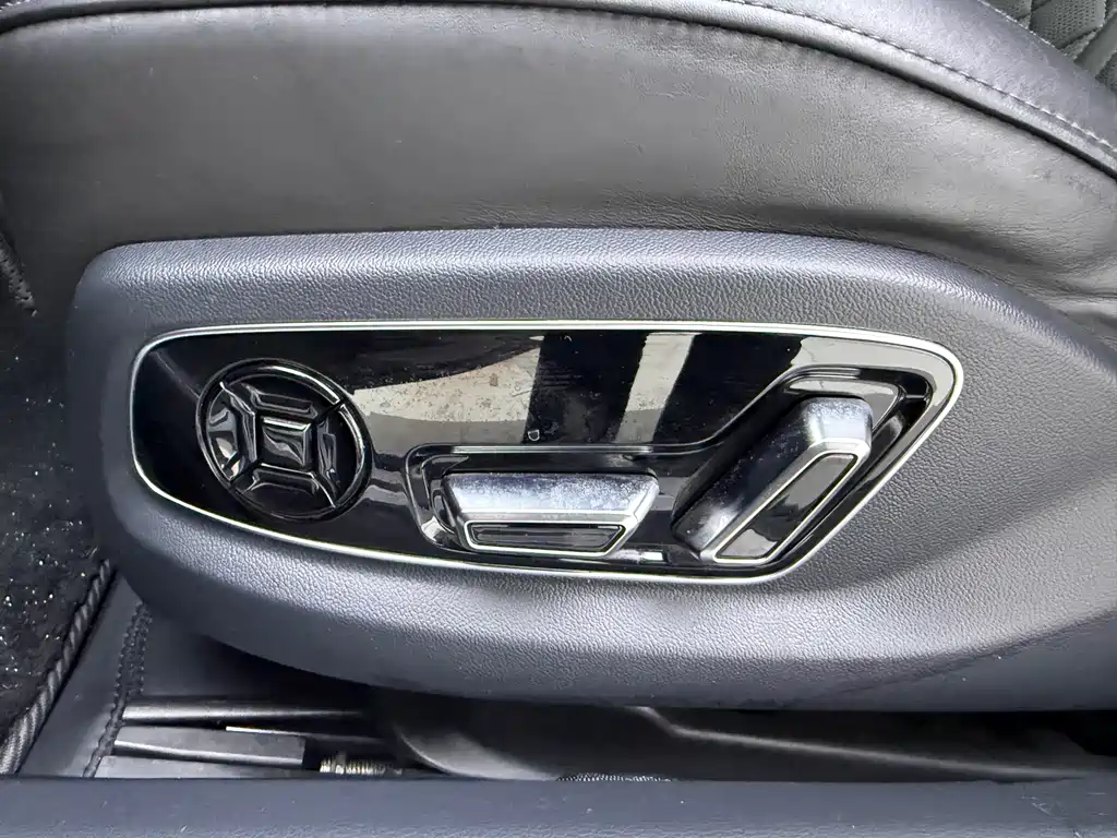 Audi A8 2021 — фото 17