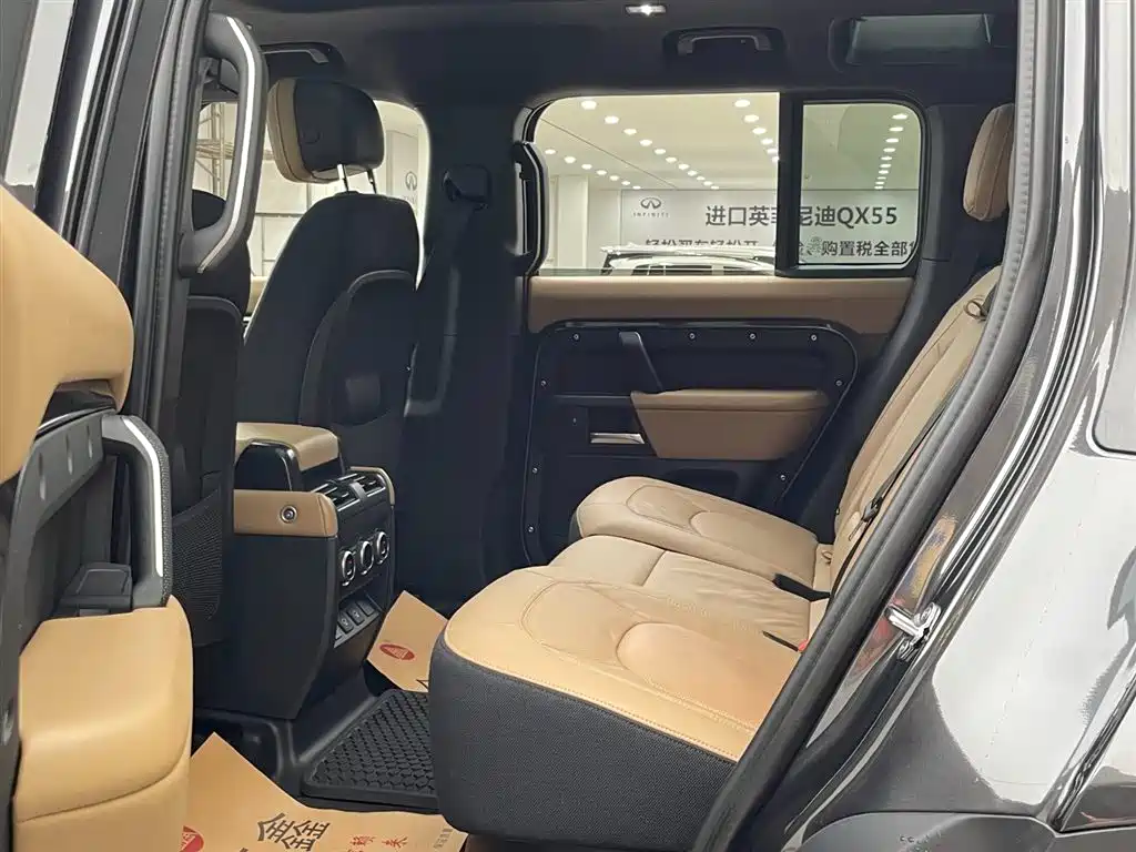 Land Rover Defender 2025 — фото 13