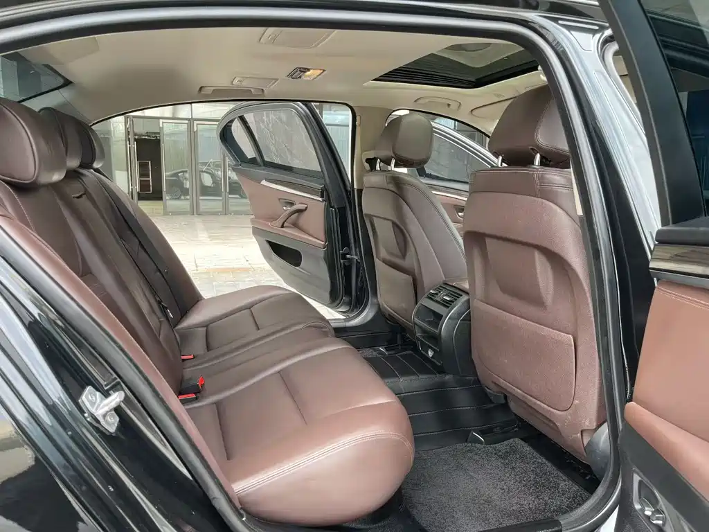 BMW 5 Series 2015 — фото 6